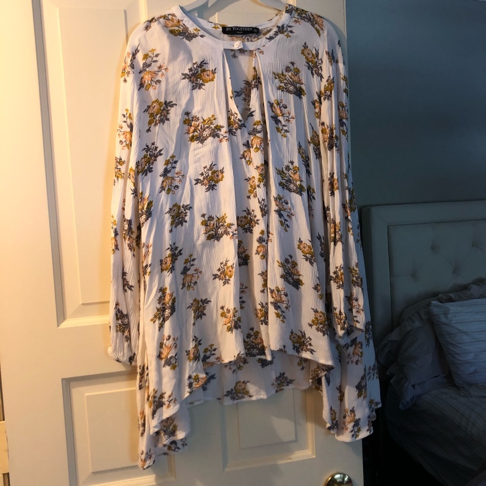 Floral boutique top!!